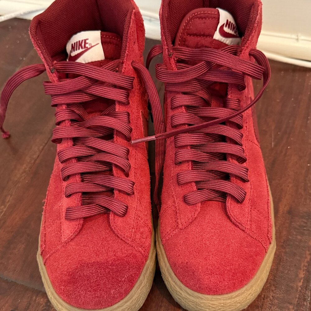 Nike Youth Size 7 Blazer Mid Team Red Gum High Top Suede Shoes Youth 6.5Y NEW